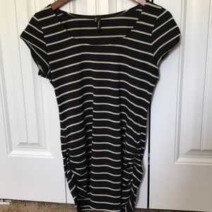 Cute shirt that cinches on side (not too tight)